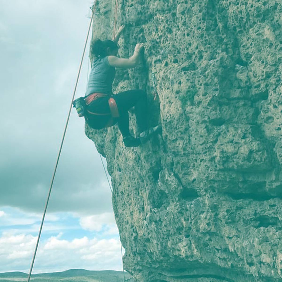 Triana Alonso rockclimbing